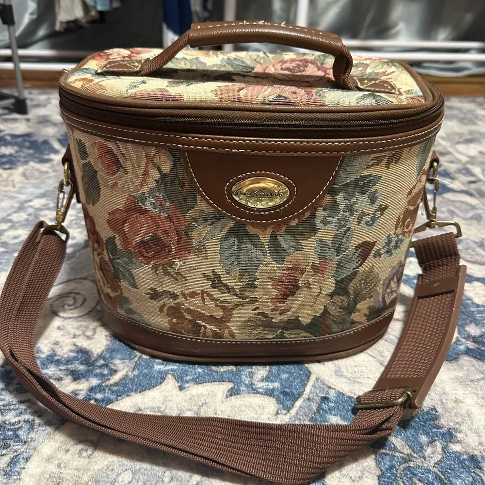 Gloria Vanderbilt travel luggage. Vintage - Picture 1 of 6